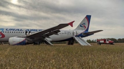 Екстрена посадка літака в росії