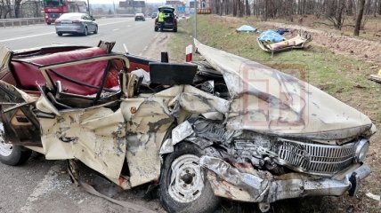 "Москвич" и Renault ритуальной службы устроили смертельное ДТП на Новоирпенской трассе: эксклюзивные детали и фото аварии