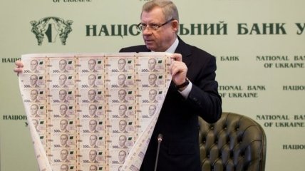 НБУ вводит в обращение банкноты с подписью Смолия