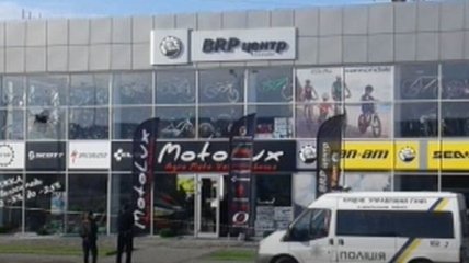 Полиция проводит расследование по факту обстрела магазина в Мукачево