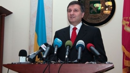 Аваков вернется в Украину после объявления результатов выборов ЦИК