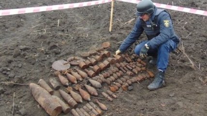 ГСЧС: На Донбассе за сутки уничтожили 38 взрывоопасных предметов