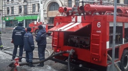 В центре Киева при ликвидации пожара погибли двое спасателей