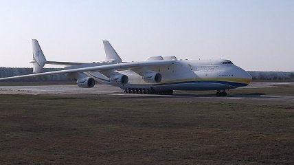Крупнейший в мире самолет "Мрия" впервые полетел после модернизации: фото и видео