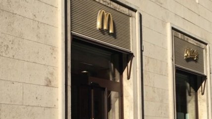 В Риме в здании, принадлежащем Ватикану, открыли McDonald's