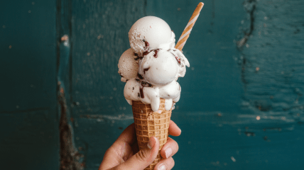 Домашнее мороженое гораздо полезнее магазинного (изображение создано с помощью ИИ)