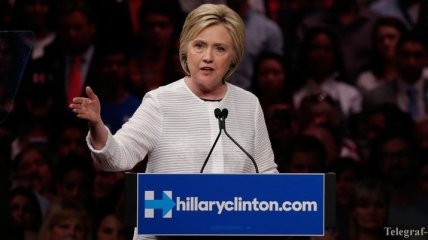 Клинтон обвинили в смерти детей в Ливии