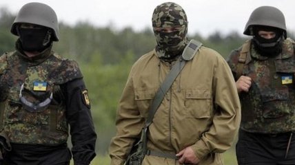 Семенченко: Террористы, бросая оружие и амуницию, бежали из Славянска