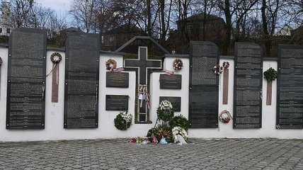 В Сваляве вандалы повредили мемориал возле Стены плача