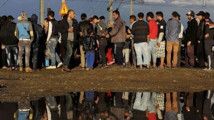 Полиция Греции разогнала беженцев на границе с Турцией