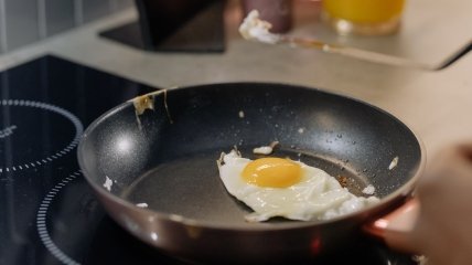 Як правильно готувати яєчню