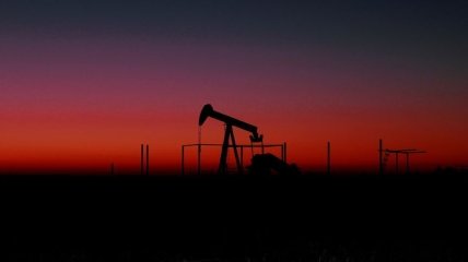 Цены на нефть ускорили падение