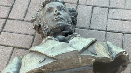 Два памятника Пушкину лишили охранного статуса