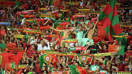 Фанаты сборной Португалии
