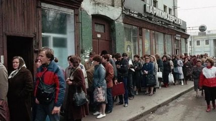 Люди в СССР могли стоять в очереди часами
