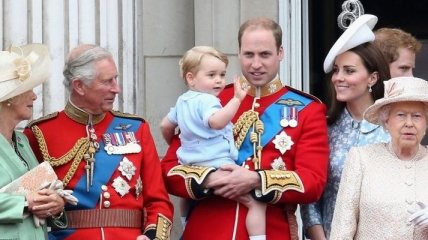 Великобритания празднует второй день рождения маленького принца 