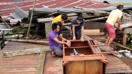 Число жертв тайфуна на Филиппинах превысило 200 человек 