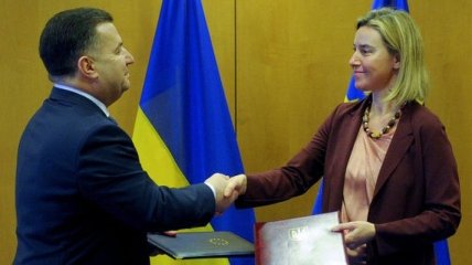 Полторак и Могерини подписали соглашение о сотрудничестве Минобороны и ЕС