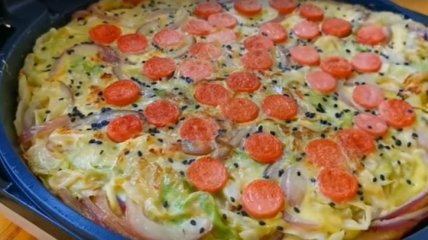 Капустная пицца на сковороде
