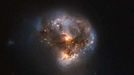 Космический телескоп Hubble обнаружил лазер галактического размера