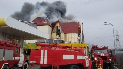 В Киеве горит гостинично-ресторанный комплекс "Чабаны"