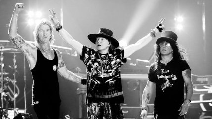 Guns N' Roses выложили шесть концертных видео с тура 2016 года