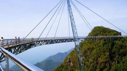 Уникальные пешеходные мосты: потрясающие неординарные решения архитекторов