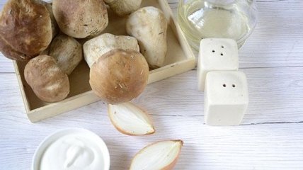 Белые грибы в сметане - простое, но вкусное блюдо