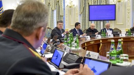 Порошенко ввел в действие решение СНБО о расширении санкций против РФ