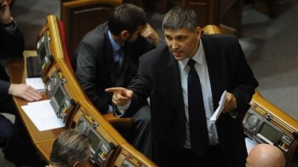 Мирошниченко отвечает за позицию Януковича по "клевете"