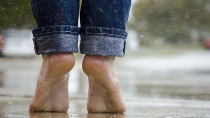Почему "крутит" конечности: симптомы, причины и лечение синдрома беспокойных ног