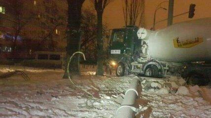 В Киеве нетрезвый водитель бетоновоза устроил ДТП 