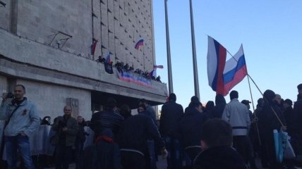 В Донецке с ОГА сняли Государственный флаг Украины