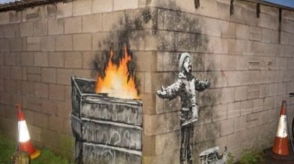 В Британии появилось новое граффити от уличного художника Бэнкси