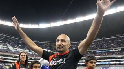46-летний вратарь Перес завершил карьеру (Видео)