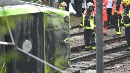 В столице Британии перевернулся трамвай, есть жертвы