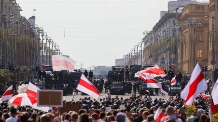 Протесты в Минске: боевая техника вошла в город (Видео)