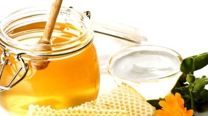Умывание натуральным медом полезно для кожи
