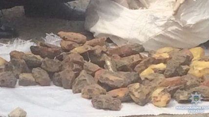 Патрульная полиция в Тернополе обнаружила в автомобиле почти 200 кг янтаря