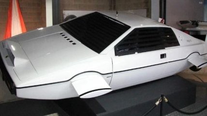Илон Маск рассказал о создании автомобиля-субмарины из фильма о Бонде