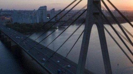 В Киеве ограничат движение на одном из мостов
