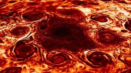 "Пол - это лава": NASA показало фото штормов на поверхности Юпитера