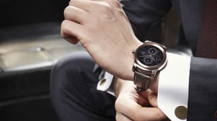 LG представила классические "умные" часы Watch Urbane