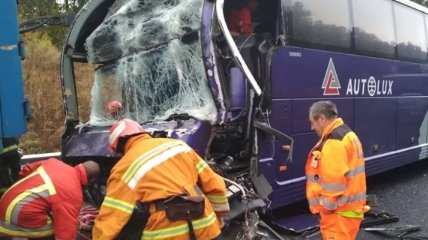 Пассажирский автобус столкнулся с грузовиком на трассе Киев-Одесса (Видео)