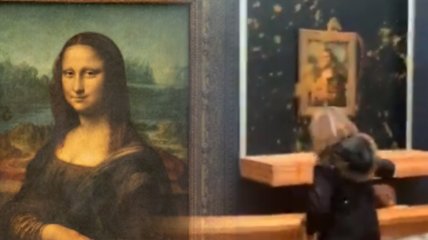 В Лувре облили супом известную картину