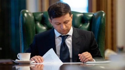 Зеленский уволил глав РГА "в связи с окончанием срока полномочий президента": СМИ возбудились, но зря