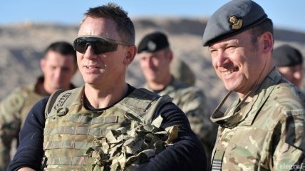 Джеймс Бонд посетил британские войска в Афганистане