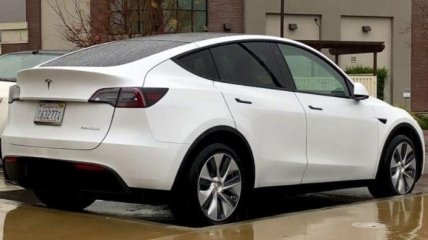 На дорогах заметили кроссовер Tesla Model Y (Видео)