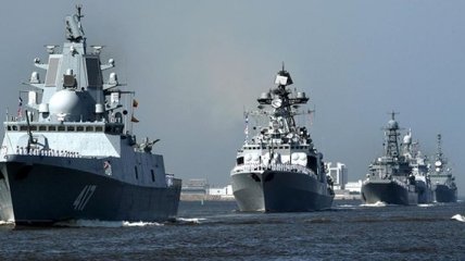 Корабли РФ взялись сопровождать фрегаты НАТО в Черном море