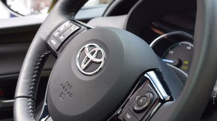 Более практичный и дешевый: Toyota готовит маленький кроссовер